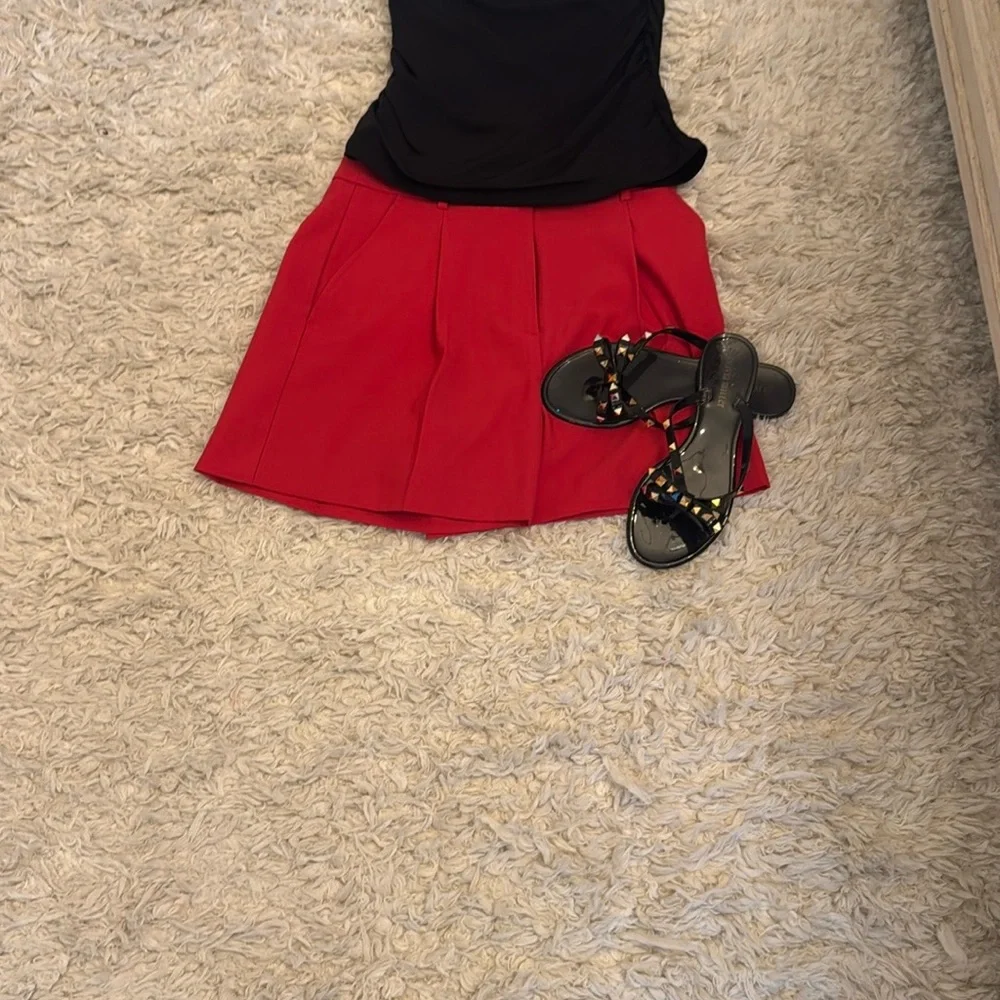 NWOT- Zara Women's Shorts.. Fuchsia color - Picture 3 of 12